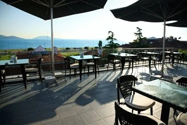 Dragos Island Hotel