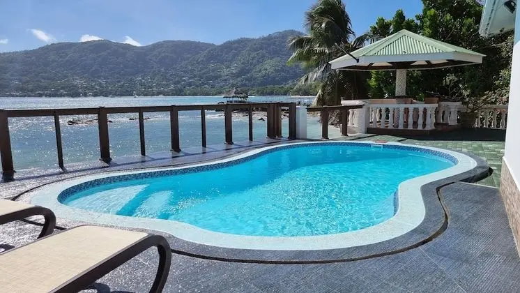 The Drake Seaside Apartment