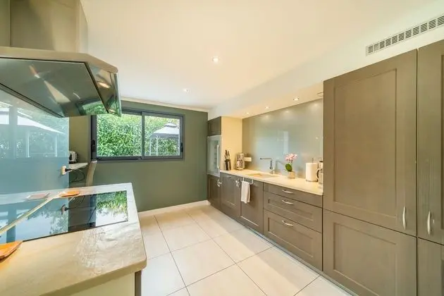 Dream 5BD Villa for Families Geneva 14KM - Mutfak