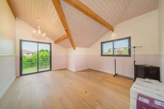 Dream 5BD Villa for Families Geneva 14KM - Oda