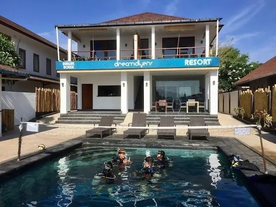 Dream Divers - Dış Mekan