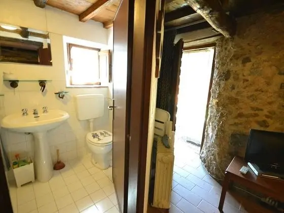 Dreamy Holiday Home in Casoli With Garden - Banyo Tipleri