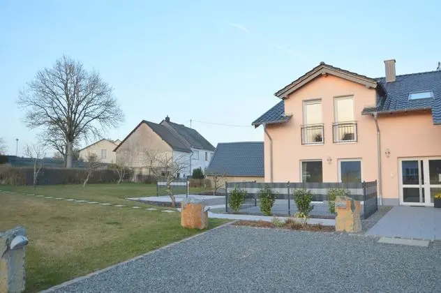 Dreamy Holiday Home in Ellscheid With Terrace - Dış Mekan