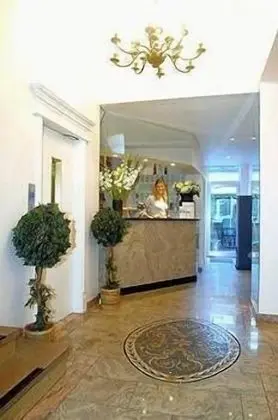 Drei Könige Dom Hotel - Lobi