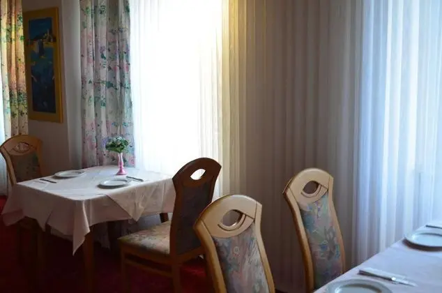Hotel Drei Schweizer - Yerinde Yemek