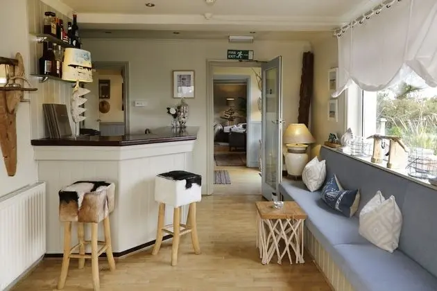 Driftwood Hotel - Lobi