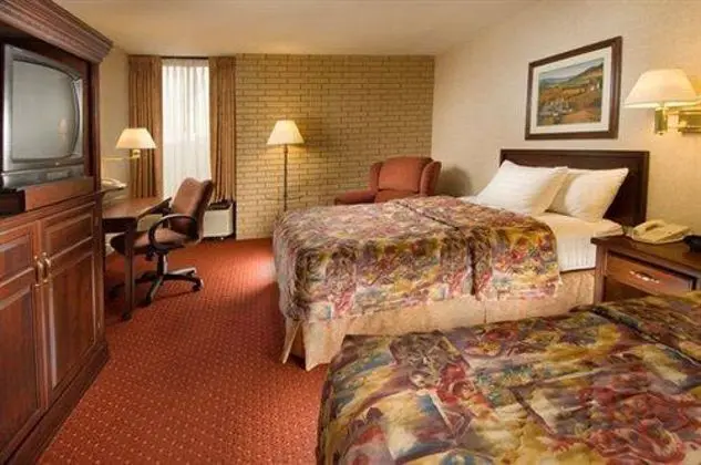 Drury Inn & Suites Houston Hobby Airport