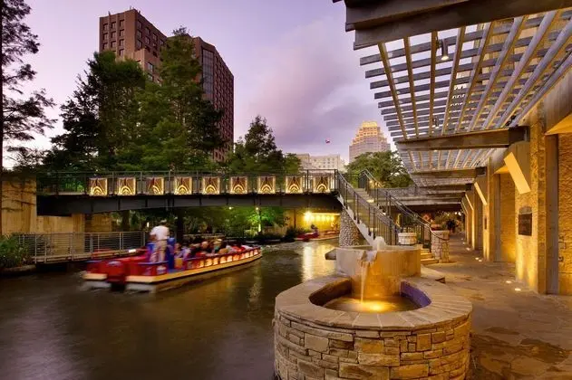 Drury Plaza Riverwalk San Antonio