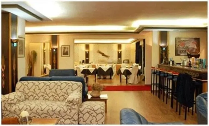 Dryas Hotel - Lobi