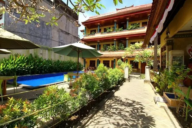 Dua Dara Inn Kuta - Havuz