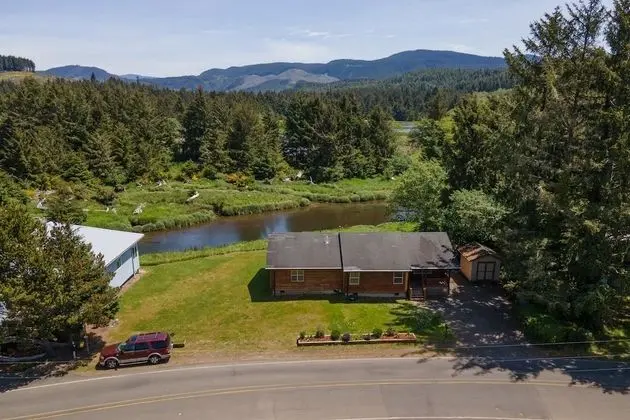 Duck Inn Log House