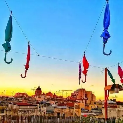 Due Passi dal Centro - Genel