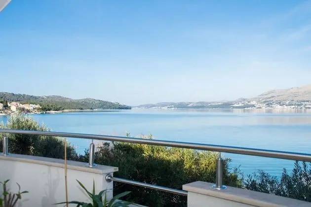 Duga - Beachfront & Seaview - A1