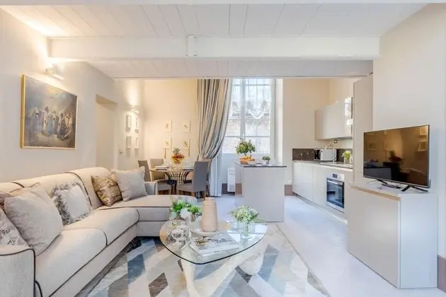 The Duke s Room a Jewel of Apartment With Elevator Inside the Walls of Lucca by the Main Square Piazza San Michele