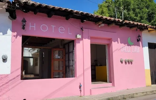 Hotel Dulce Luna - Dış Mekan