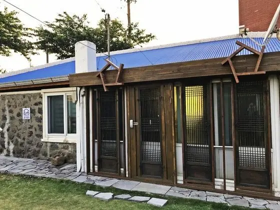 Dumbhouse Eho