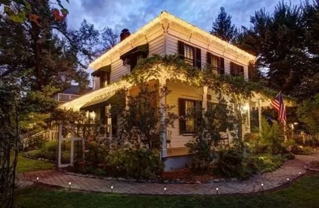 Dunbar House 1880 Bed & Breakfast Inn