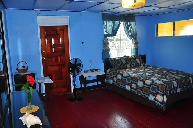 Duncan's Hideaway Guesthouse - Oda