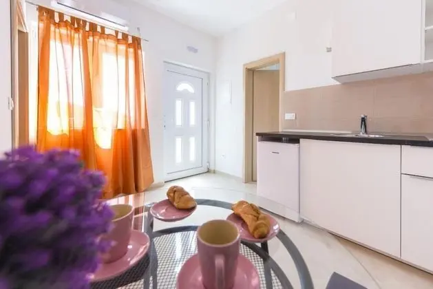 Villa Dundo Pero - Four Bedroom Villa With Swimming Pool and Sea View ID Direct Booker 6744