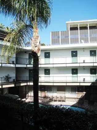 Dunes Inn - Wilshire