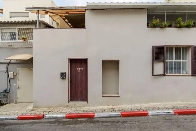 Duplex Lively Neighborhood by FeelHome