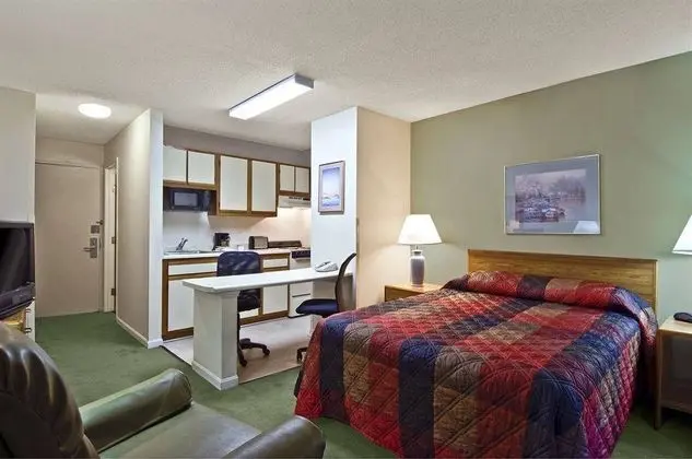 DuPont Suites - Louisville - St. Matthews