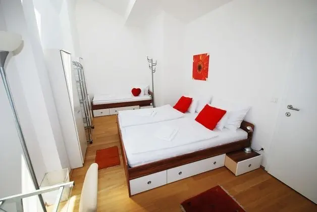 Duschel Apartments City Center - Oda