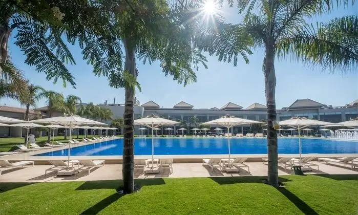 Dusit Thani LakeView Cairo - Havuz