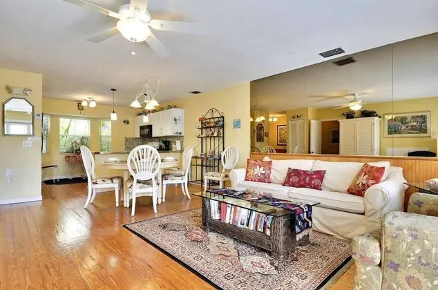 Duval Breeze by Avantstay Great Location Close to Beach & Nightlife Shared Pool! Week Long Stays