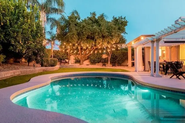 Dwight by Avantstay Blissful Serene Oasis Pool, Firepit & Entertainers Patio