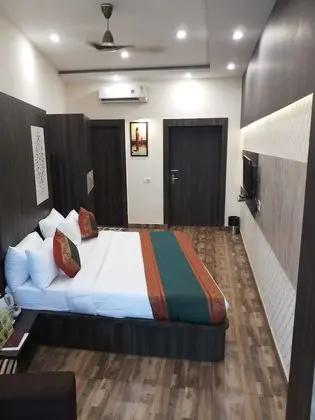 Dwivedi Hotels Sri Omkar Palace - Oda