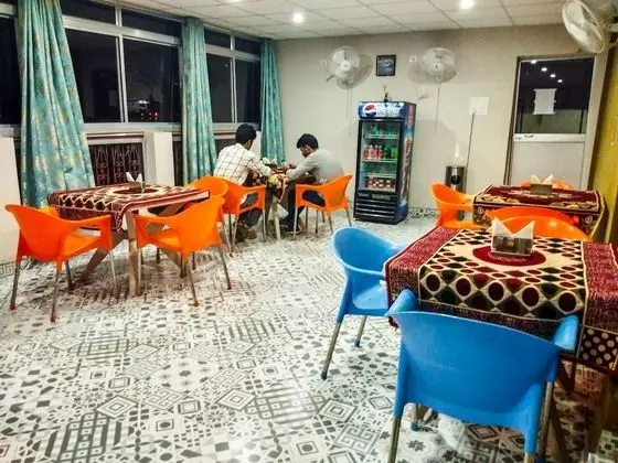 Dwivedi Hotels Sri Omkar Palace - Yerinde Yemek