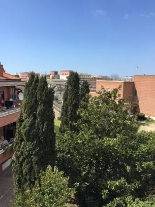 E H SUITES ROME AIRPORT - Genel