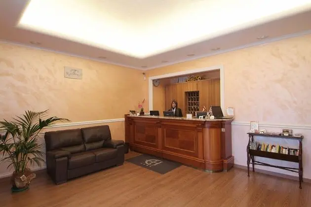 E H SUITES ROME AIRPORT - Lobi