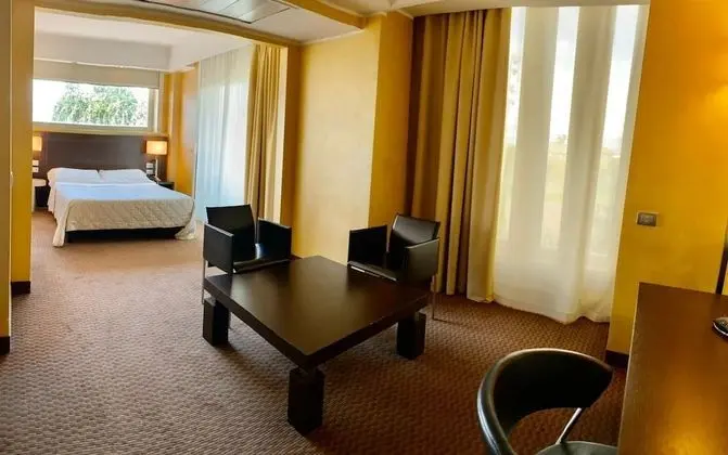 E Hotel - Oda