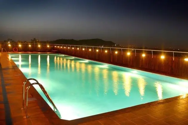 E-Square The Fern An Ecotel Hotel, Pune - Havuz