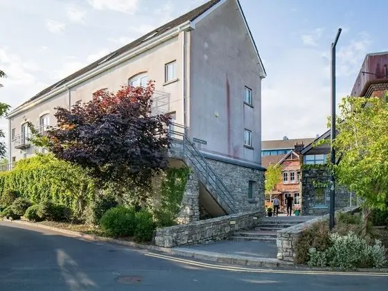 E2 Station House , Platform 2, Clifden