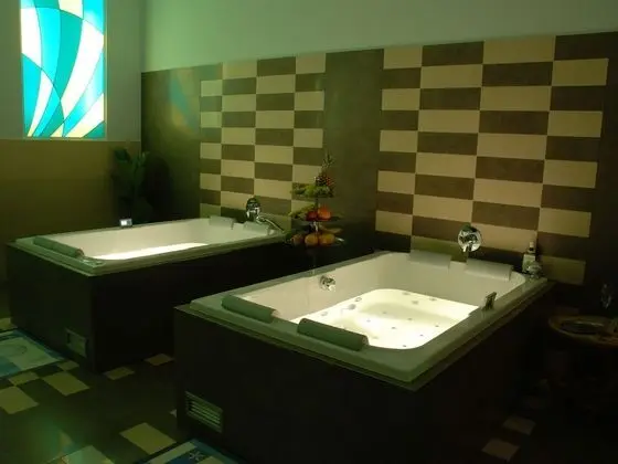 EA Hotel Downtown - Havuz