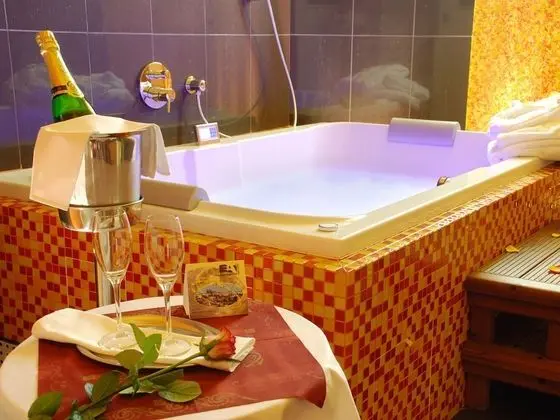 EA Hotel Sonata - Havuz