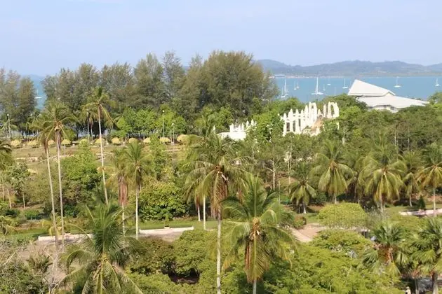 Eagle Bay Hotel