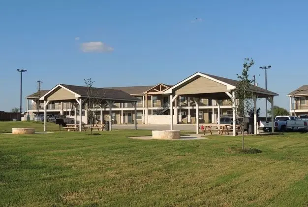 Eagle's Den Suites at Carrizo Springs