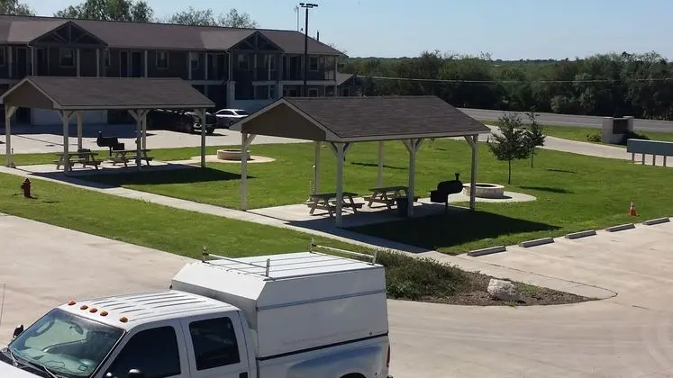 Eagle's Den Suites at Cotulla