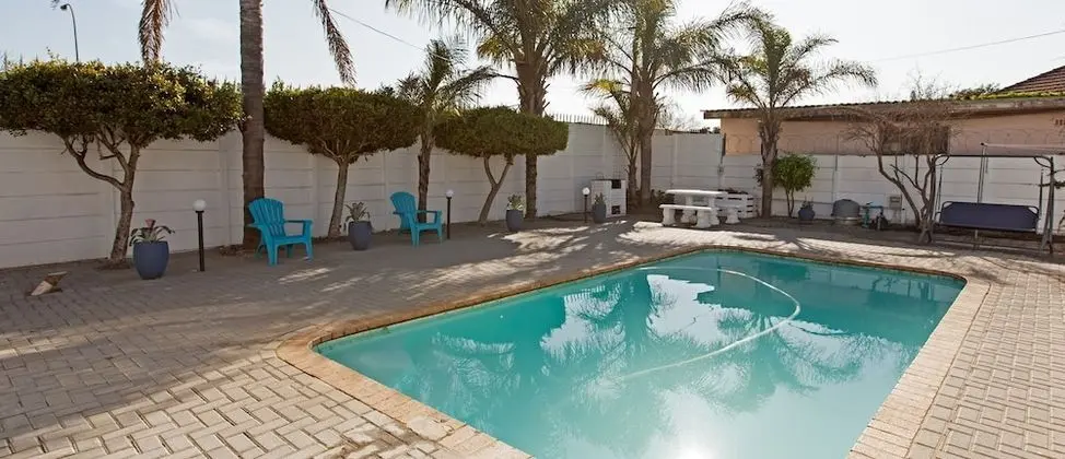 EaglesNest Bed and Breakfast - Havuz