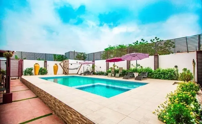 Earl Heights Suites Hotel