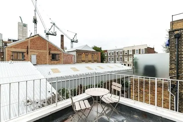 Earl's Court Ongar Road Apartments by Flying Butler