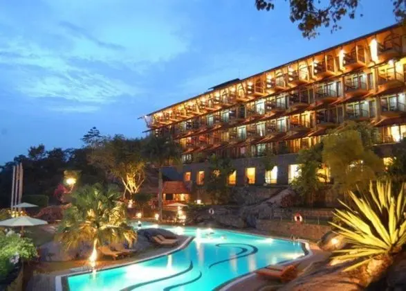 Earls Regency Hotel