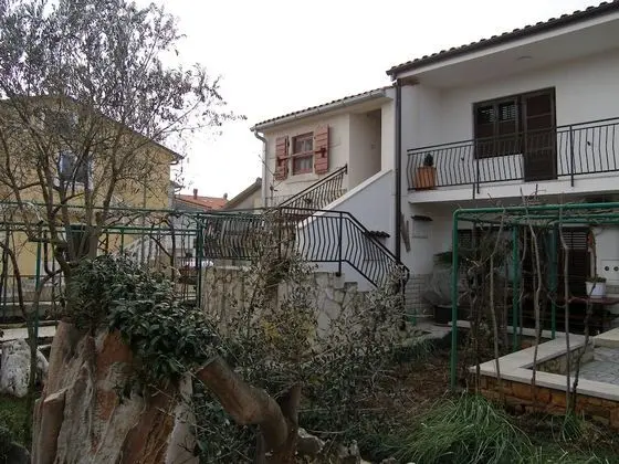 Easeful Pifar Apartment great location