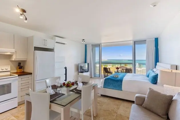East Bay Resort – Island Hop Required - Oda