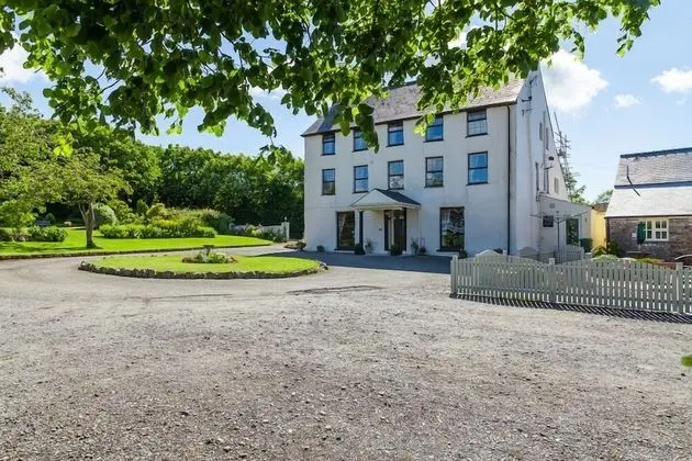 East Hook Farm & Country House