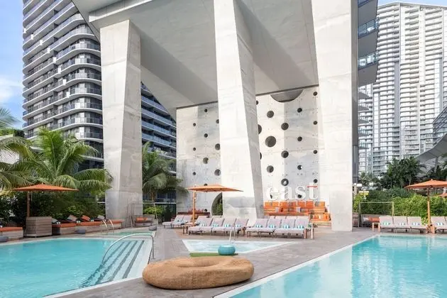 EAST Miami Residences - Havuz